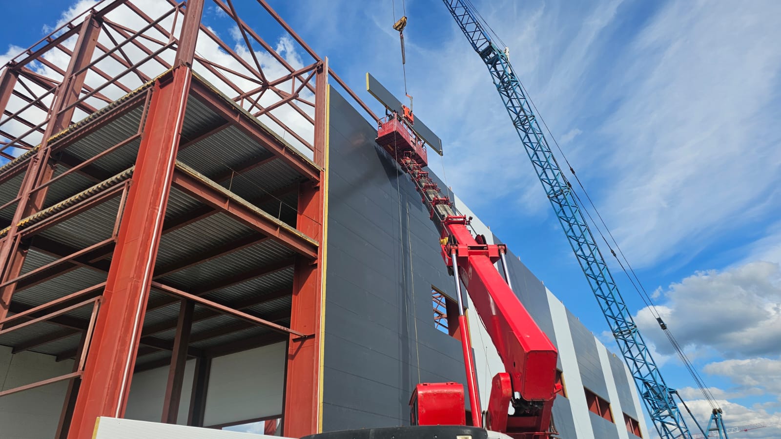 Монтаж сэндвич-панелей — объект 2